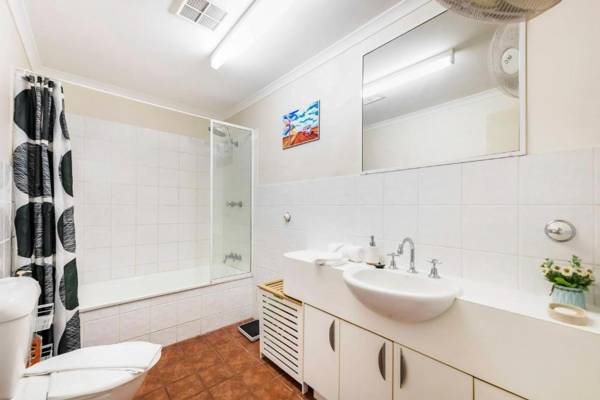 ZEN FORESHORE Cozy 2-BR 2-BA Holiday Home + Pool