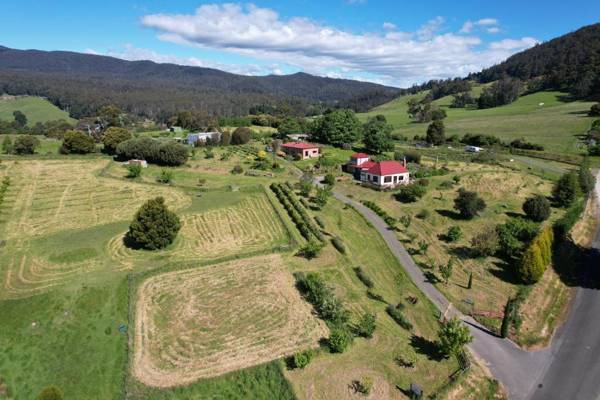 Cherry Top Farmstay - Boutique Eco Village