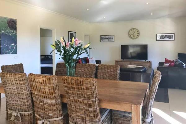 HILLTOP LANE - Executive Country Escape!