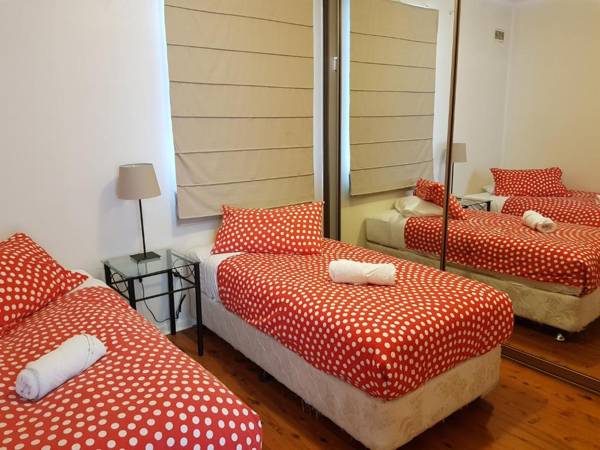 Accommodation Sydney Frenchs Forest 3 bedroom House with Large Outdoor Entertainment Area and Onsite Parking