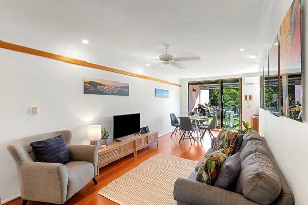 Montipora Unit 3 - In the heart of Airlie wi-fi and Netflix