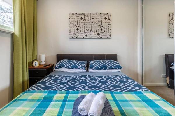 ☆Spacious Bungalow☆5min walk to station☆5min to Box Hill☆WiFi☆Parking