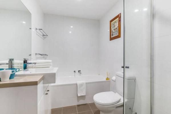 Relax in a Spacious & Modern Townhouse in Asquith