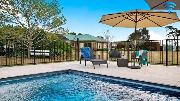 Sinden Park - garden swimming pool rural vistas