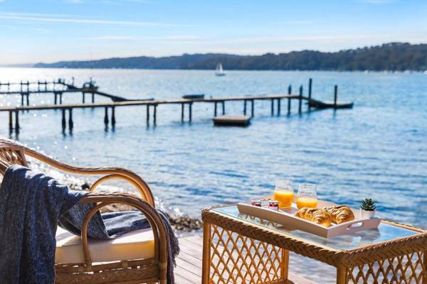 Waterfront Scotland Island Holiday Home - Family & Pet Friendly - 3 Bedrooms - Wifi - Netflix - Private Jetty