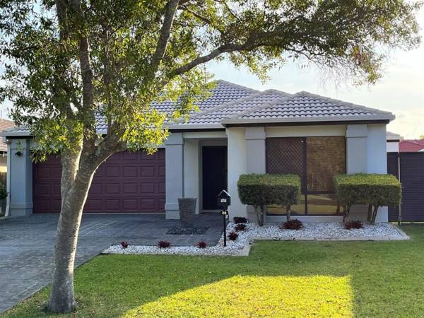 Pet Friendly 5 BR Family Home w Pool at Caloundra