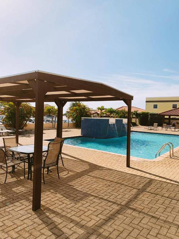 Aruba Breeze Condo Resort - Steps Away from Eagle Beach