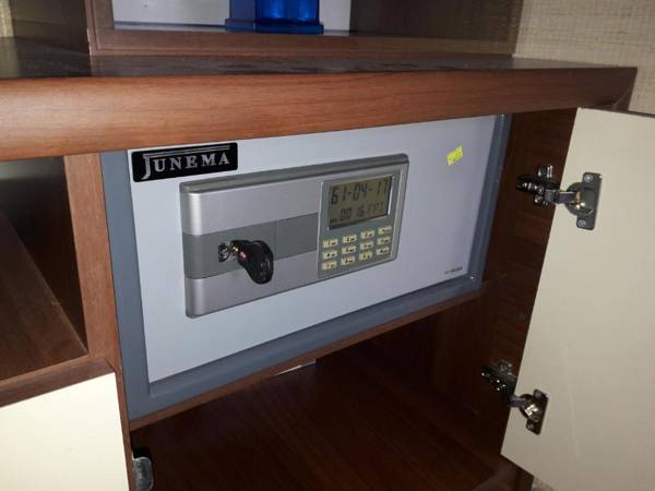 Comfortable close center