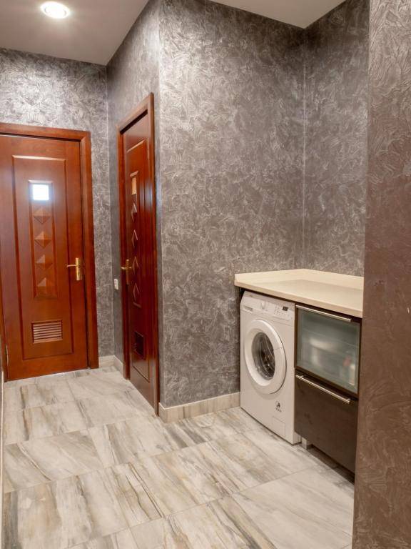 Boulevard Side Apartments