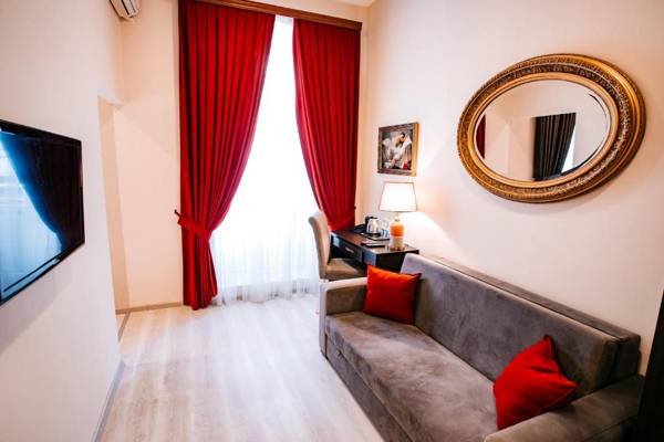 La Casa Fountains Square