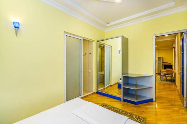 M Estate Targovi 2 room. Nizami Street.