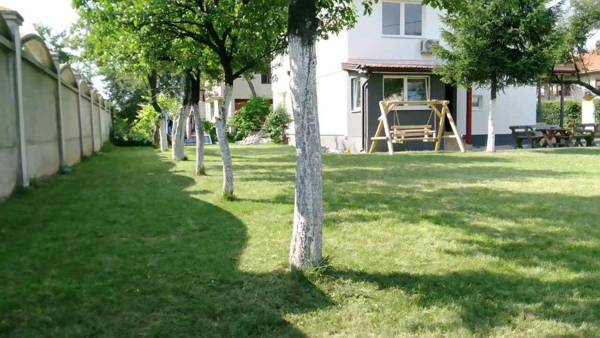 Green Garden Apartment