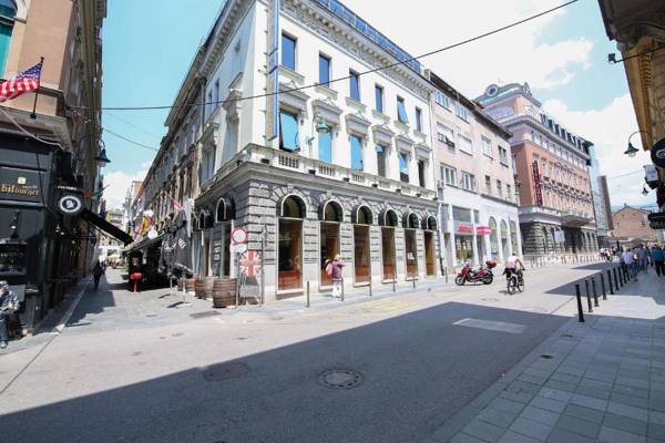 Modern Apartment in the Heart of the City Center!