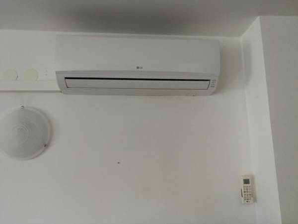 Krasan stan u naselju Lužani :sa predivnim pogledom na Igman i Veliku aleju