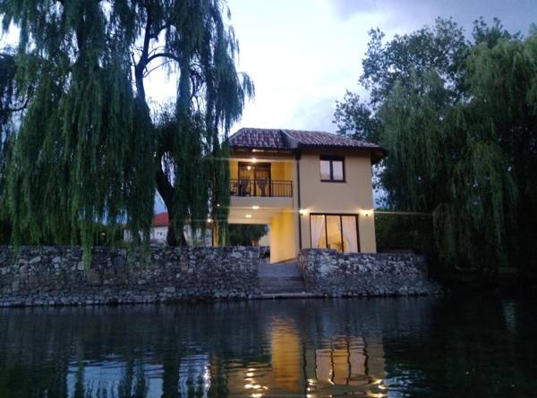 River House Buna