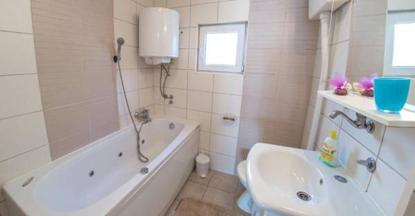 Apartment Tiger Lily