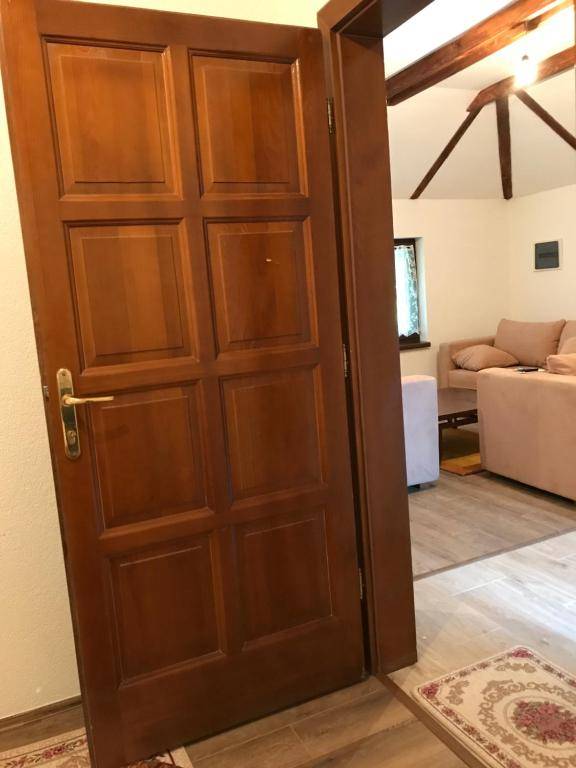 6 New River View Apartments