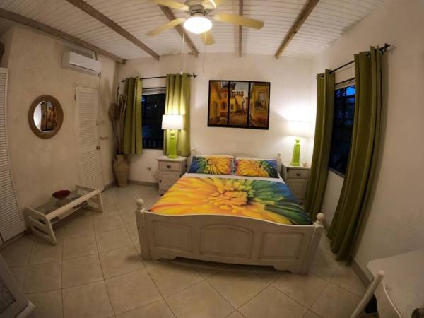 Yellow Bird Apartment