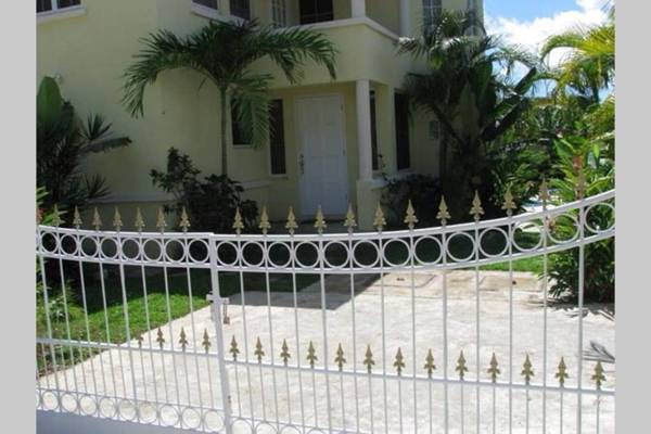 Vida Mejor - East Pool