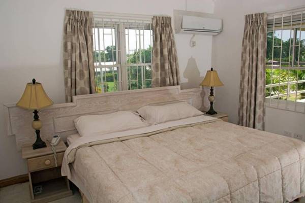 Vida Mejor - Poolside