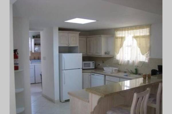 Vida Mejor - West Pool