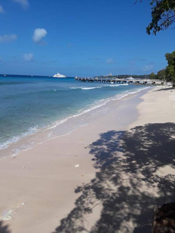 Ixoras Beach Apartments