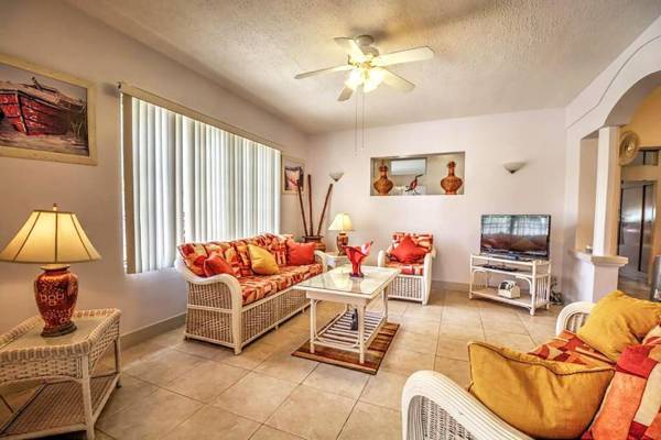 Welcome to the unpretentious and breezy Graceville steps away from the beach