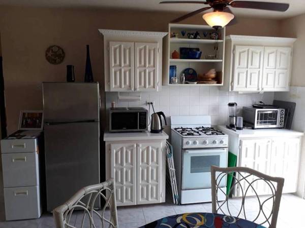 Private Apartment Close to Beach & Nightlife