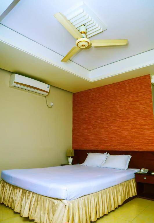 Royal Living Hotel & Suites ( রয়েল লিভিং হোটেল ও স্যুট )