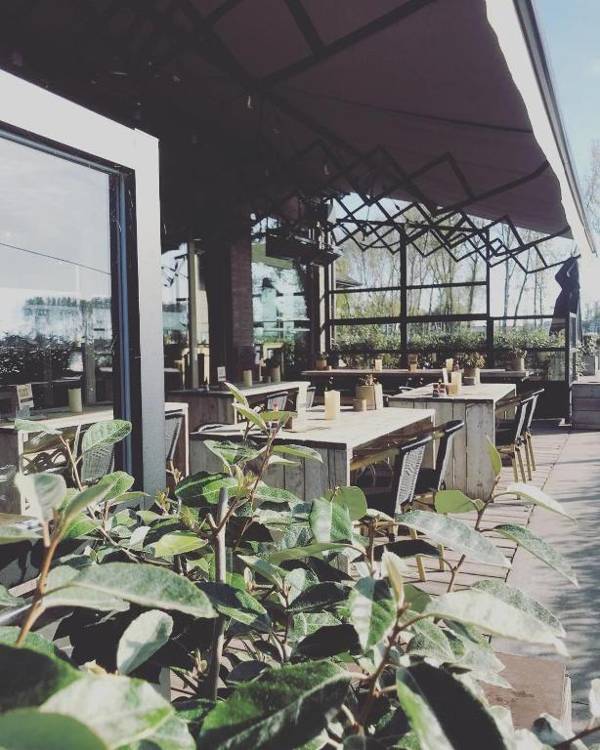 Lakeside Paradise Sport Hostel