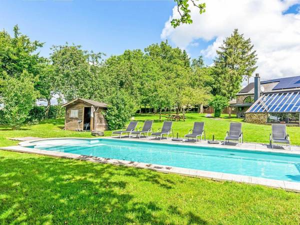 Plush Villa in La Roche-en-Ardenne with Swimming Pool