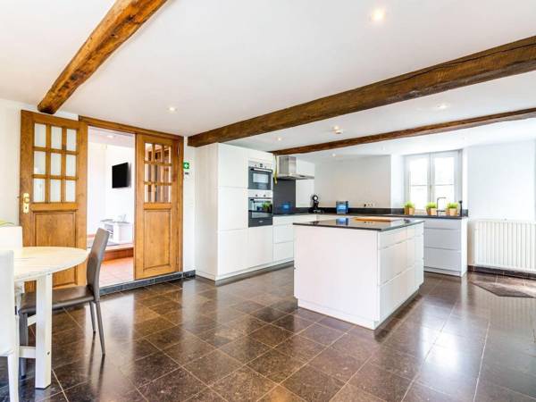 Plush Villa in La Roche-en-Ardenne with Swimming Pool