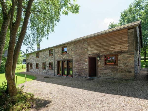 Quaint Cottage In Jevigné with Terrace