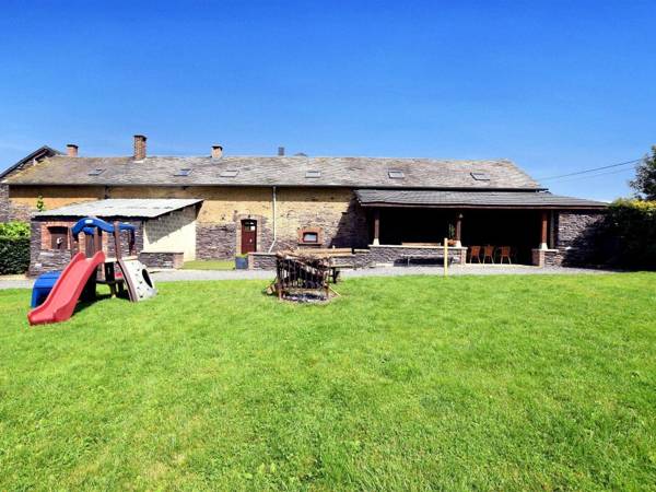 Large luxury vacation for large (family) groups with fireplace