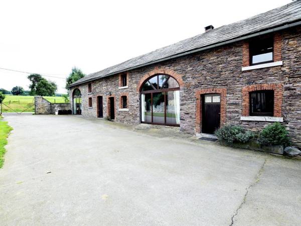 Large luxury vacation for large (family) groups with fireplace