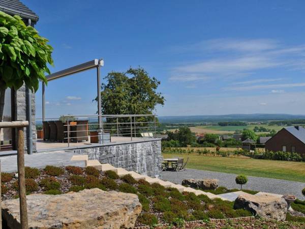 Luxurious home with a beautiful view over the valley of the Somme.