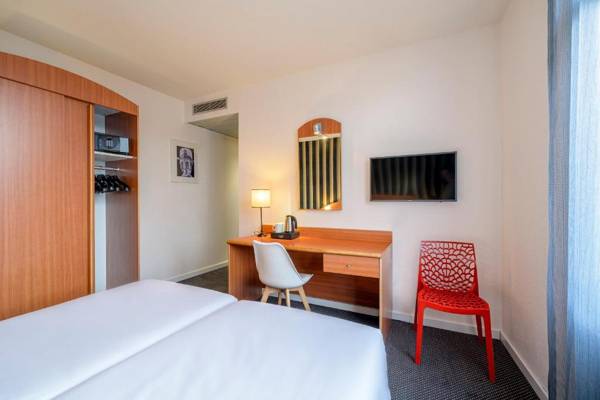 Aris Grand Place Hotel