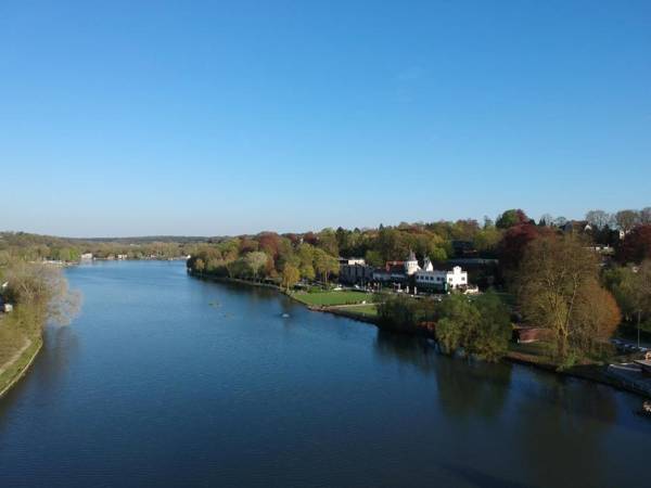 Martin's Château Du Lac