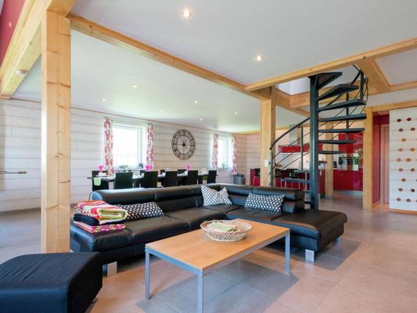 Heritage Holiday Home in Ovifat with Sauna