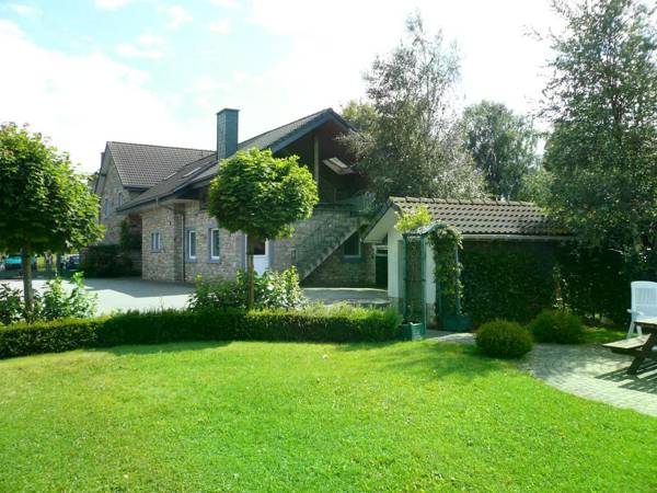 Charming cottage with jacuzzi and sauna High Fens