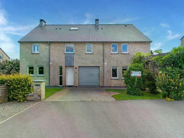 Detached house with sauna and jacuzzi nearby ski resort and nature park