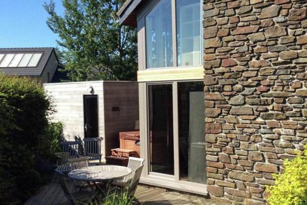 Charming cottage with Jacuzzi located near nature and ski slopes