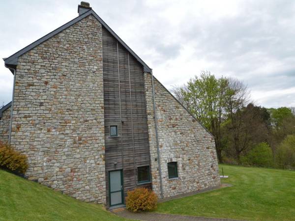 Cozy Apartment in Robertville with Garden