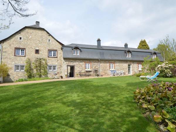 Provincial Cottage with Private Garden in Waimes