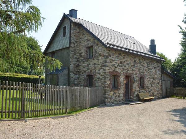 Vacation house on a beautiful lane and nearby the lake.