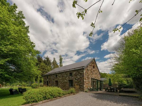 Rustic holiday home with sauna and jacuzzi in wooded area