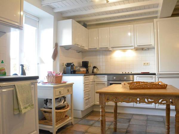 Quaint Holiday Home in Saint-Hubert with Sauna