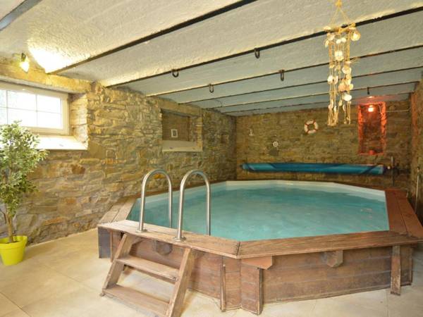 Cozy Holiday Home in Stoumont with Sauna and Jacuzzi