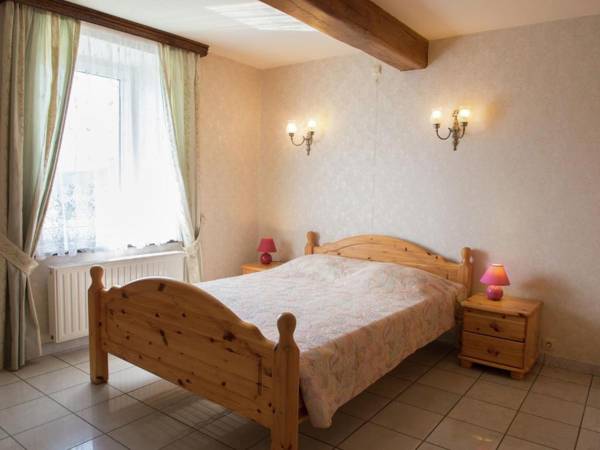 Spacious and well cared-for house with a panoramic view sauna and a summer pool