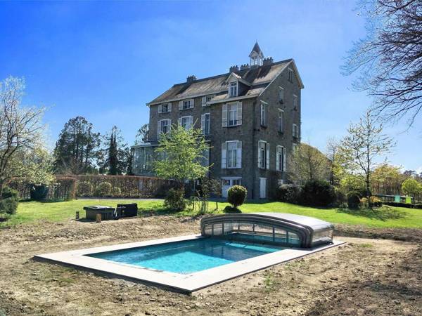 Beautiful manor house in a park near Rochefort and Han-sur-Lesse